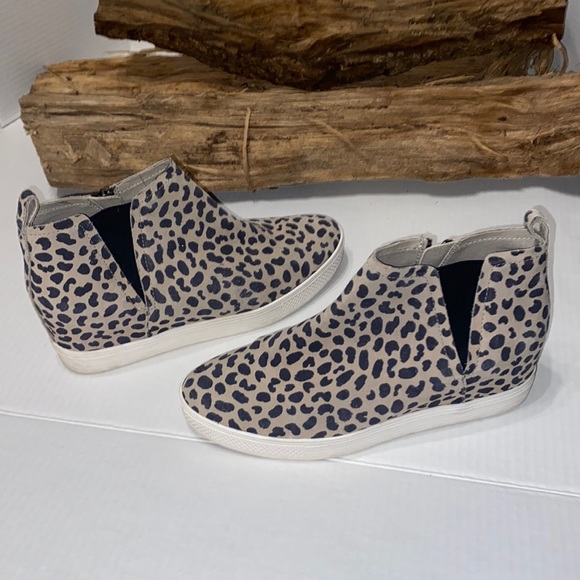 Caslon| Cnaidy Lea Leopard Print Hidden-Wedge Chelsea Zip  Boot | Women Size: 9M - Picture 9 of 9